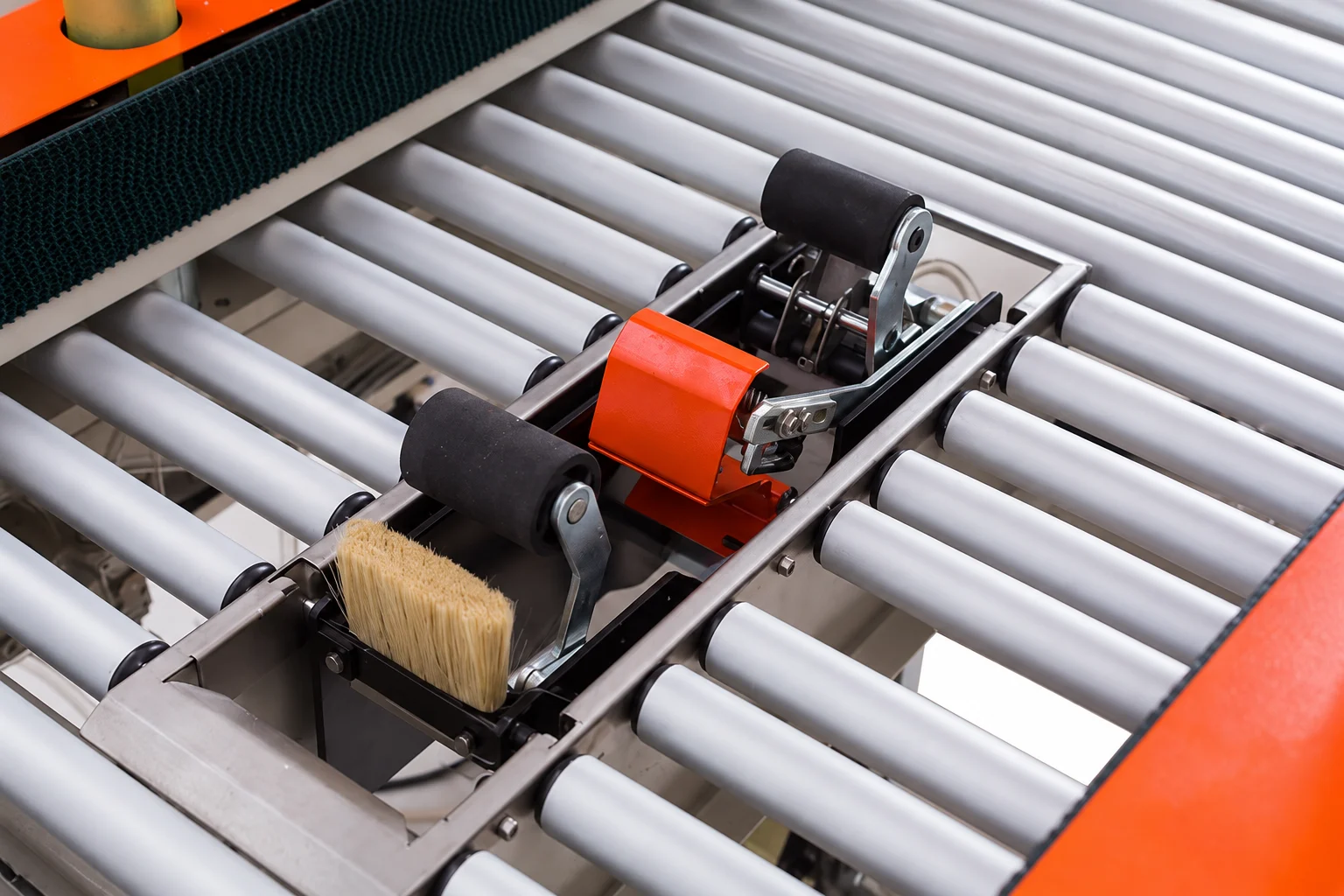 Centre-seam sealing before edge sealing